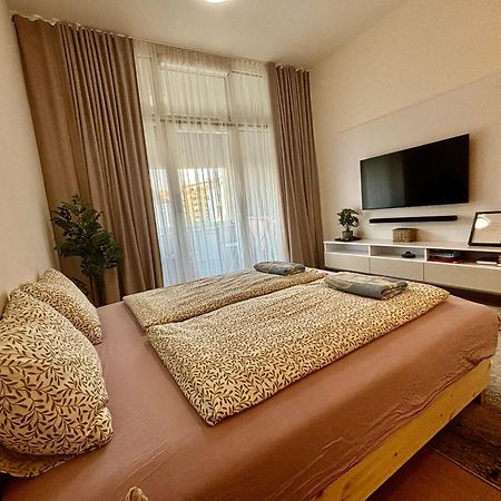 New, Beautiful Apt With Parking In Best Location! Братислава Екстериор снимка