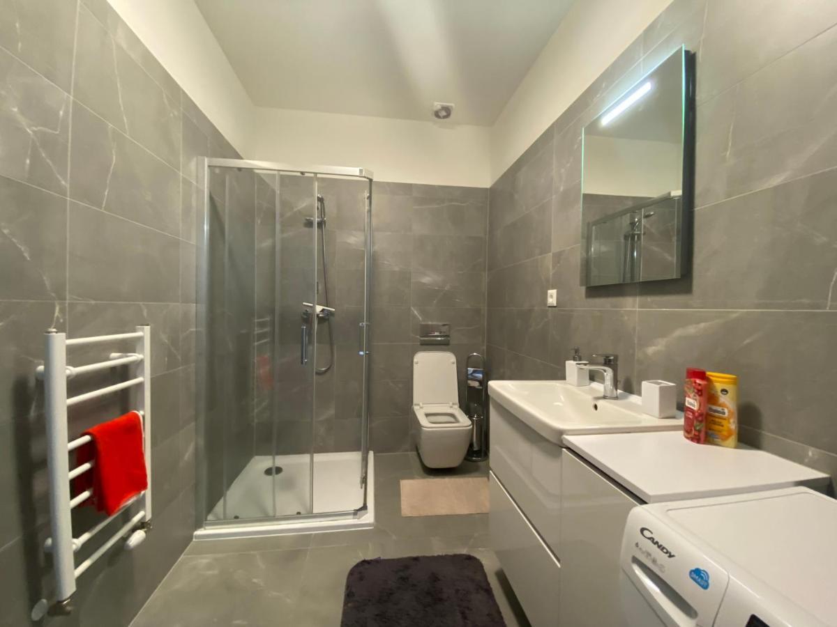 New, Beautiful Apt With Parking In Best Location! Братислава Екстериор снимка